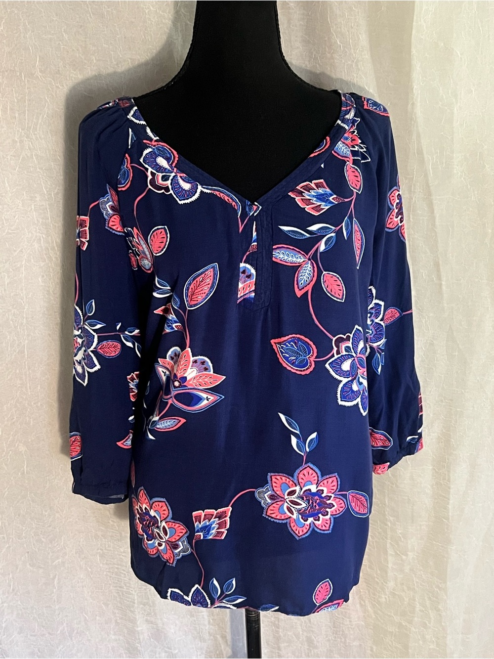 St. John’s bay Navy & pink Floral V-Neck Blouse